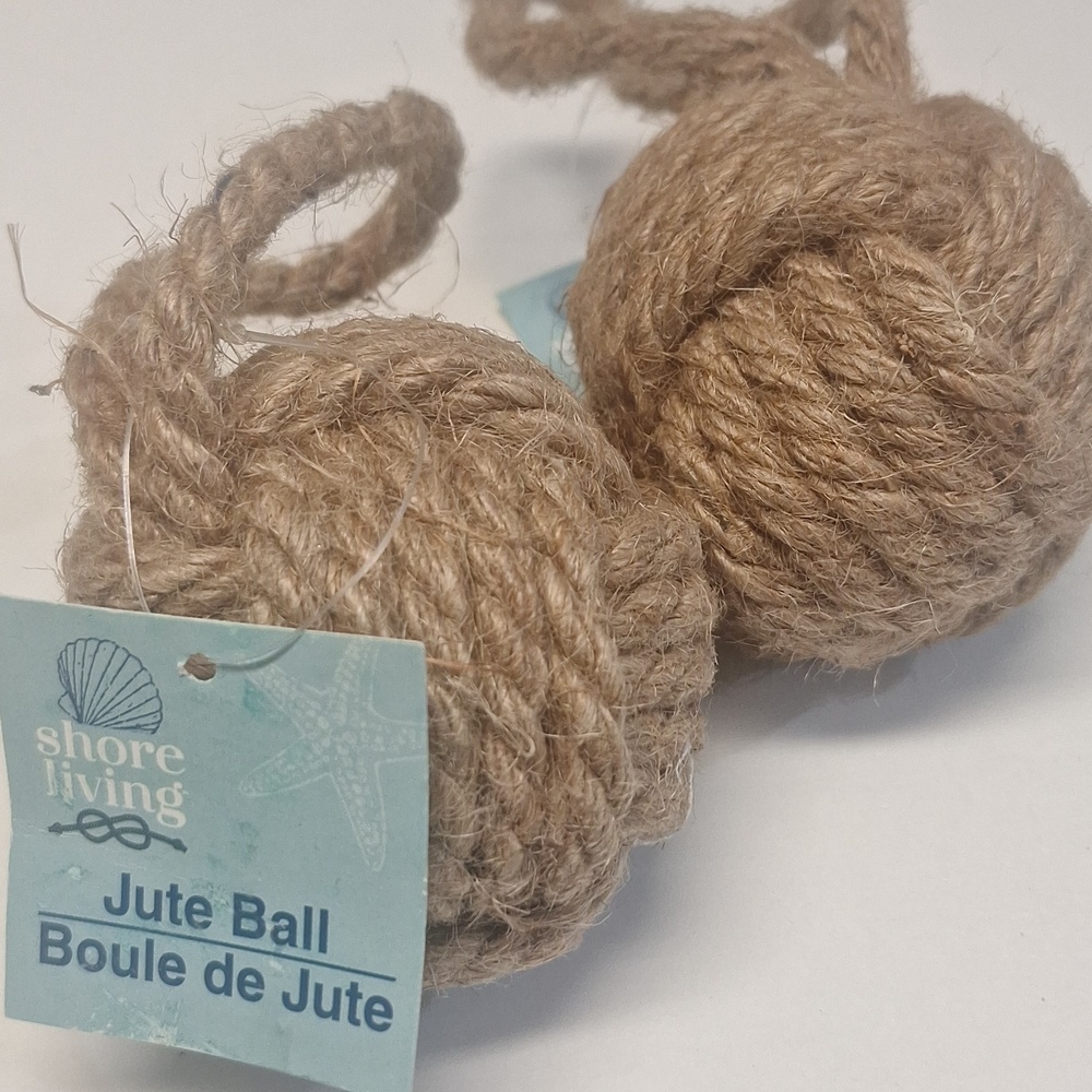 Jute ball hanger.